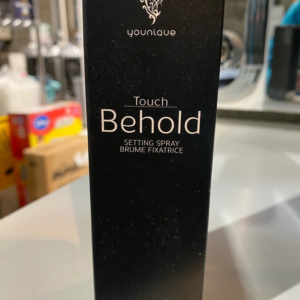 Younique setting spray
